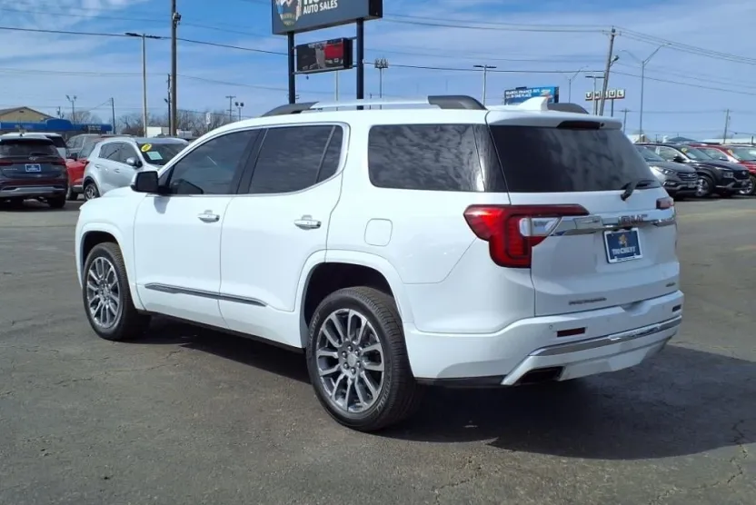 2023 Gmc Acadia Denali photo 1