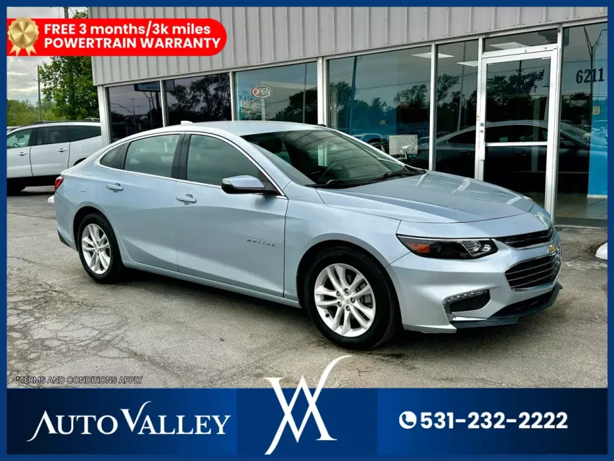 2017 Chevrolet Malibu 1LT photo 1