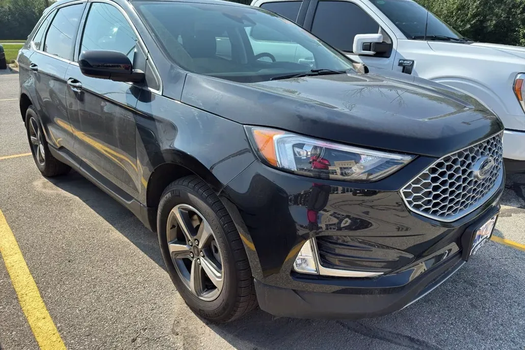 2023 Ford Edge SEL photo 1