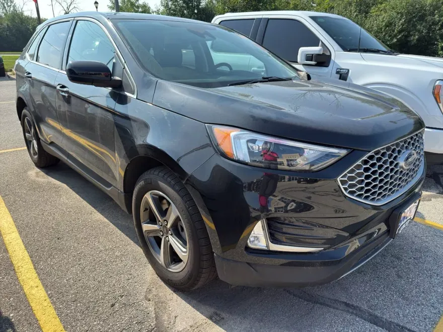 2023 Ford Edge SEL photo 1