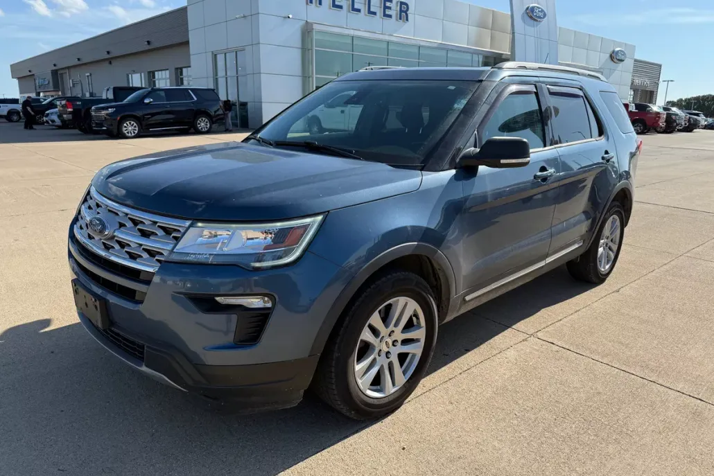 2019 Ford Explorer XLT photo 1