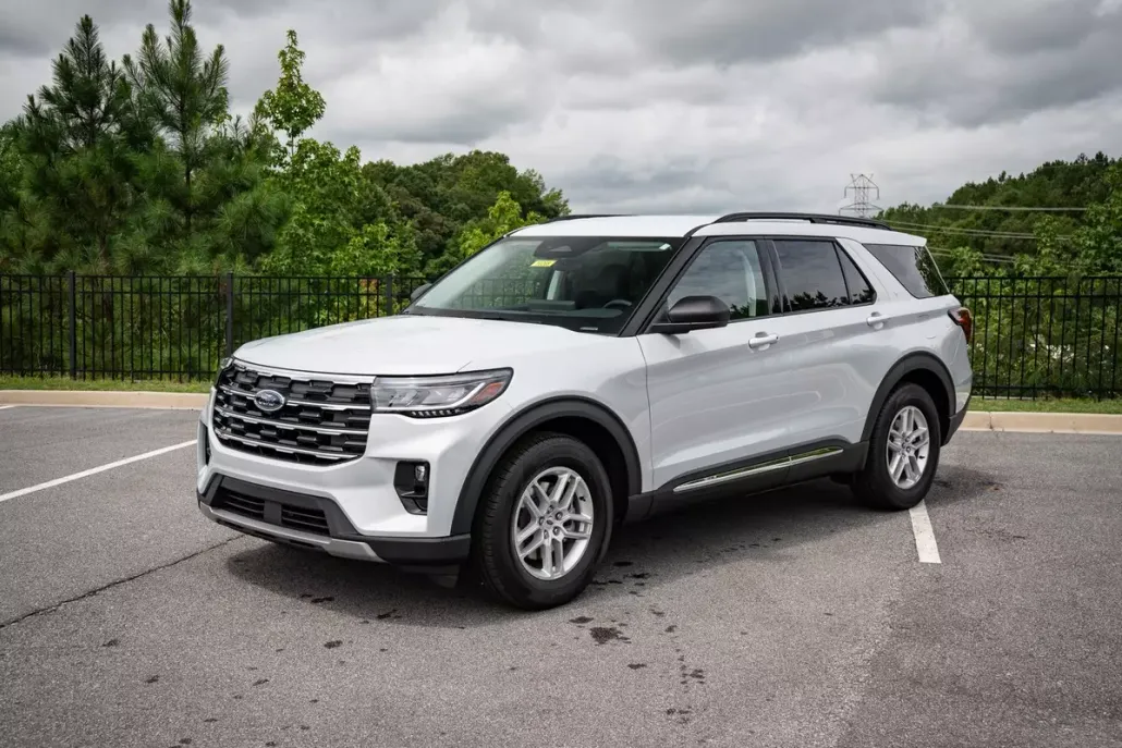 2025 Ford Explorer photo 1