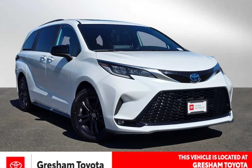 2024 Toyota Sienna XSE photo 1
