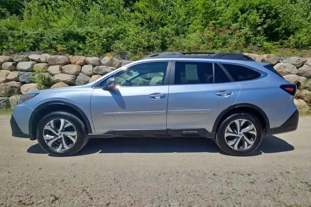 2020 Subaru Outback Limited photo 1