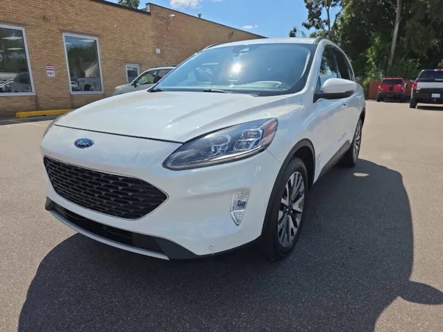 2020 Ford Escape Titanium photo 1