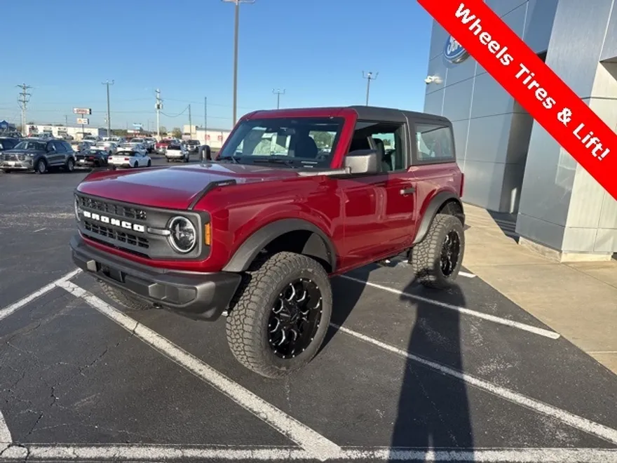 2025 Ford Bronco Base photo 1