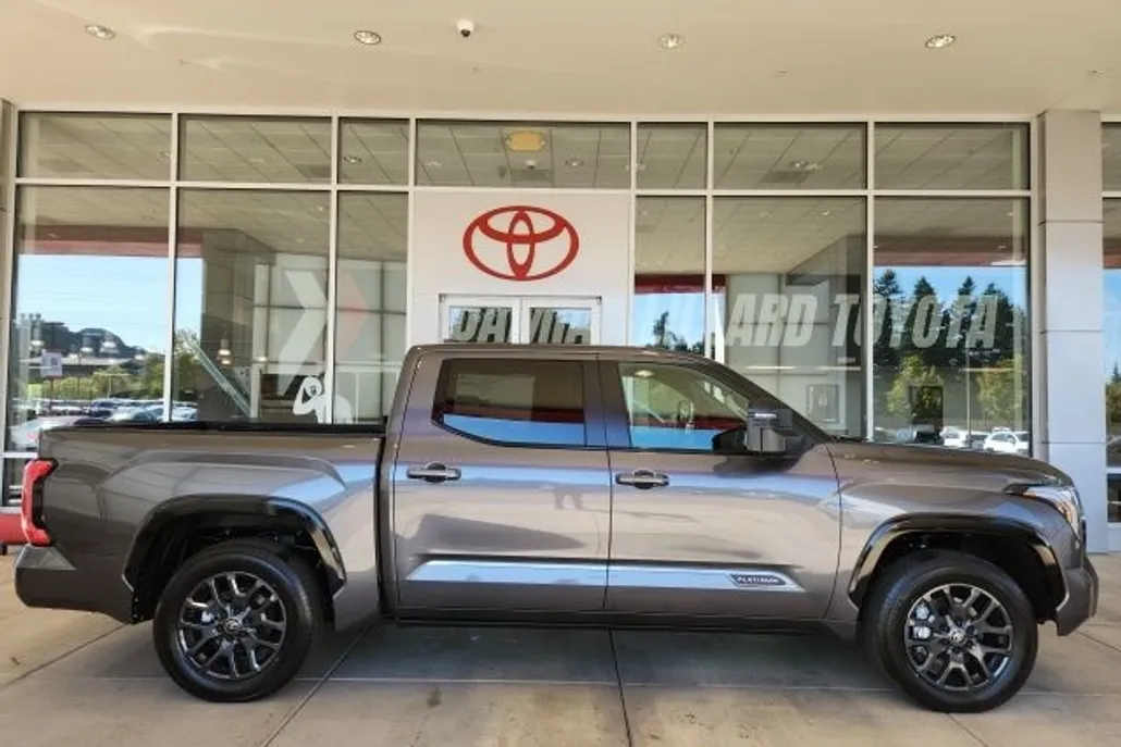 2026 Toyota Tundra Platinum CrewMax photo 1