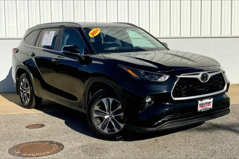 2024 Toyota Highlander XLE photo 1