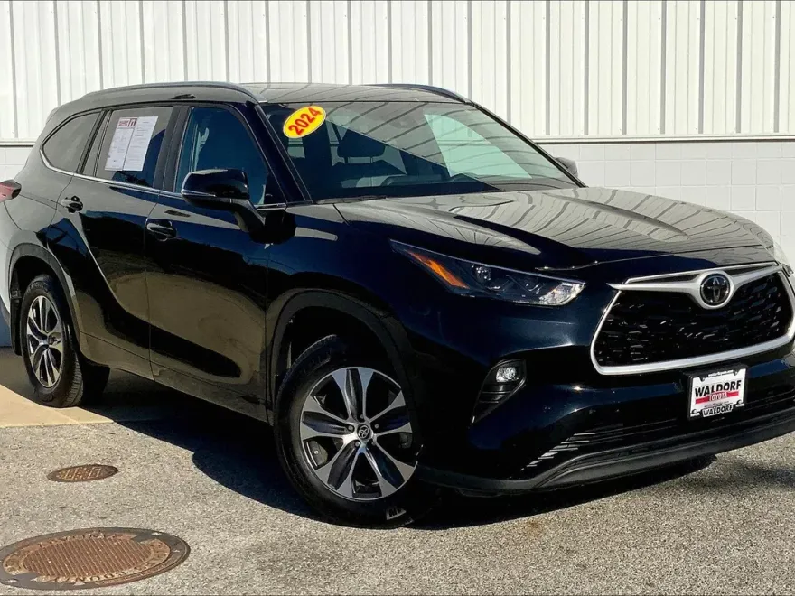 2024 Toyota Highlander XLE photo 1