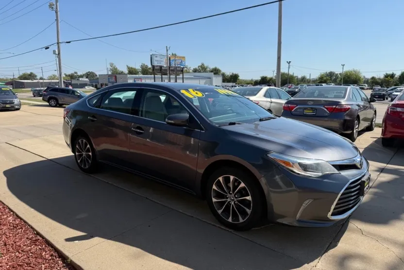 2016 Toyota Avalon XLE photo 1