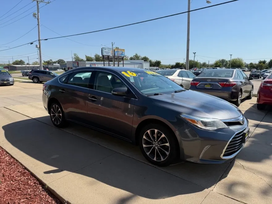 2016 Toyota Avalon XLE photo 1
