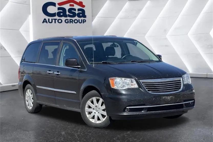 2016 Chrysler Town & Country Touring photo 1