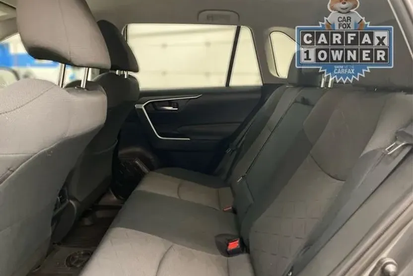 2021 Toyota RAV4 Hybrid XLE photo 1