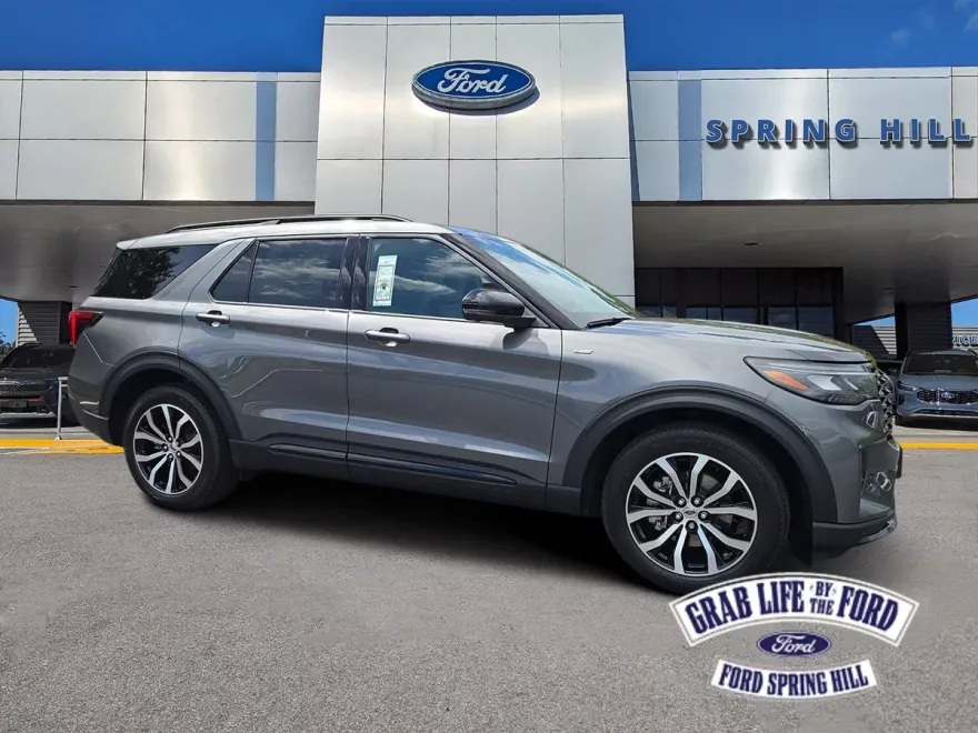 2025 Ford Explorer ST-Line photo 1
