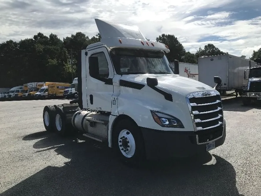 2018 Freightliner Cascadia 126" Day cab photo 1