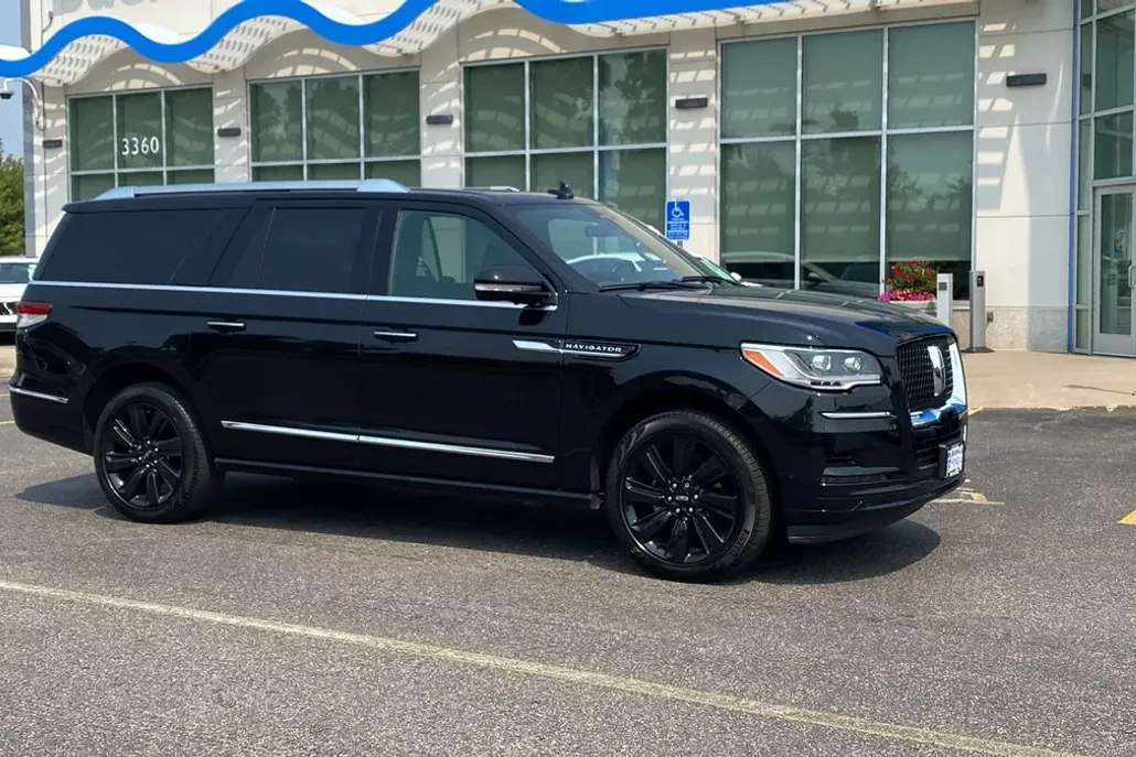 2023 Lincoln Navigator L Reserve photo 1