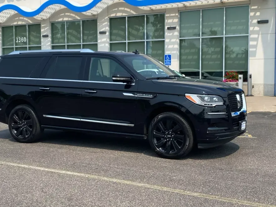 2023 Lincoln Navigator L Reserve photo 1