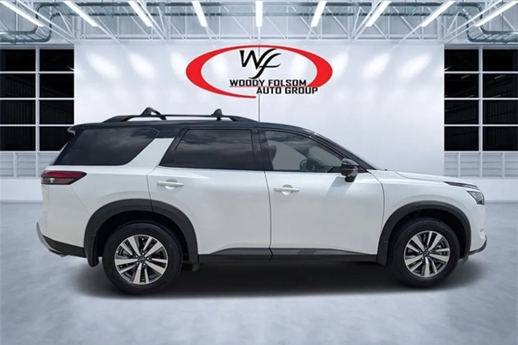2025 Nissan Pathfinder SL photo 1