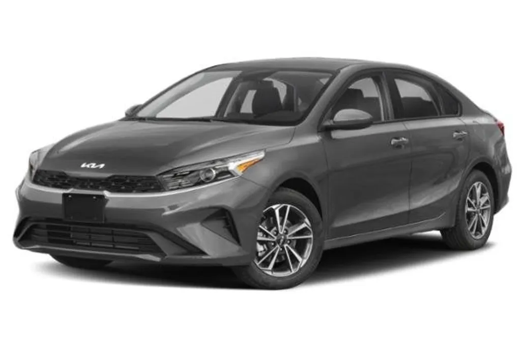 2023 Kia Forte LXS photo 1