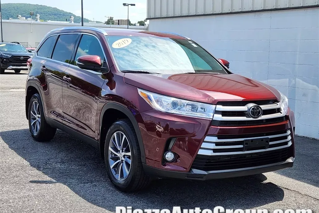 2019 Toyota Highlander XLE photo 1