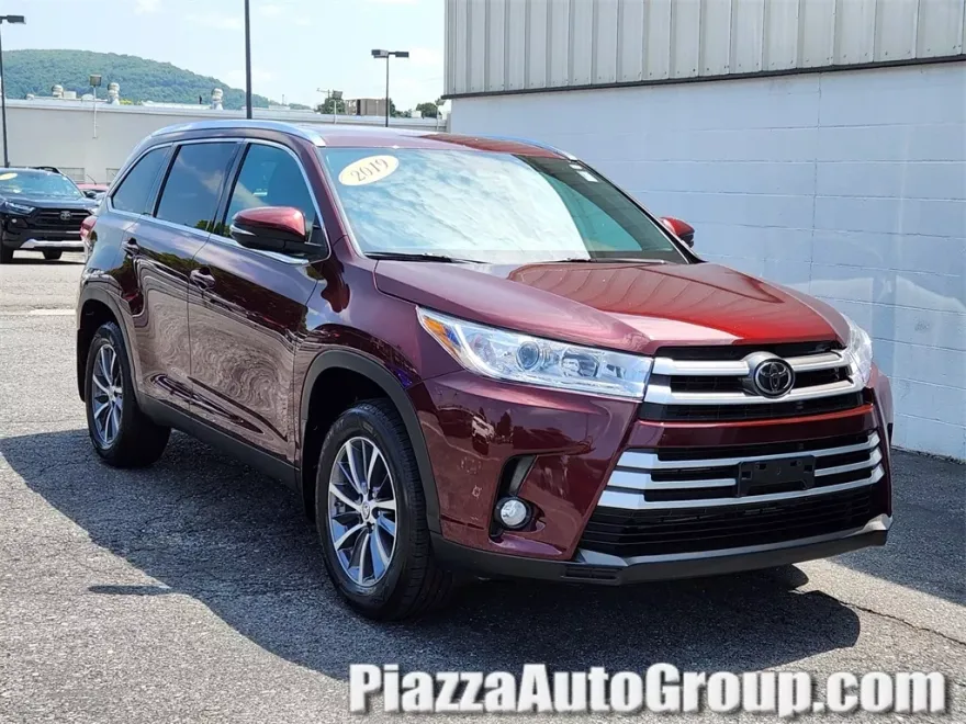 2019 Toyota Highlander XLE photo 1