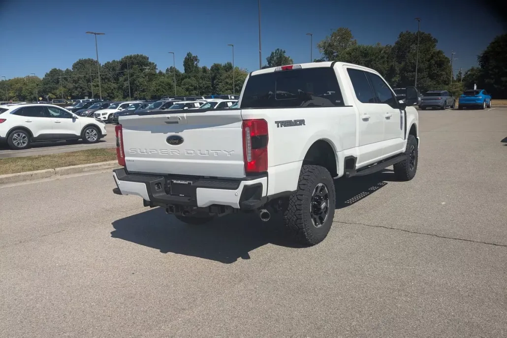2025 Ford F-250 Lariat photo 1