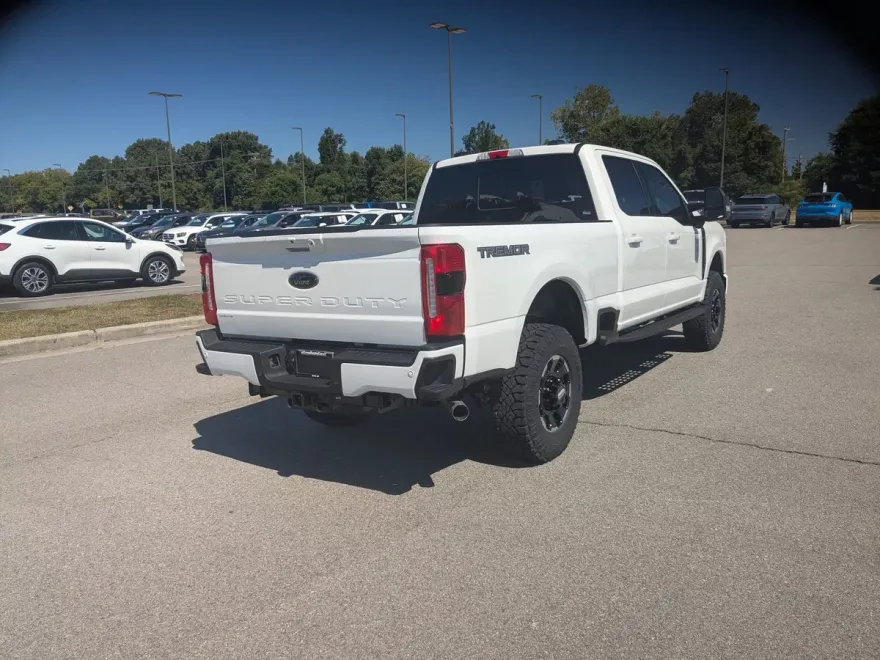 2025 Ford F-250 Lariat photo 1