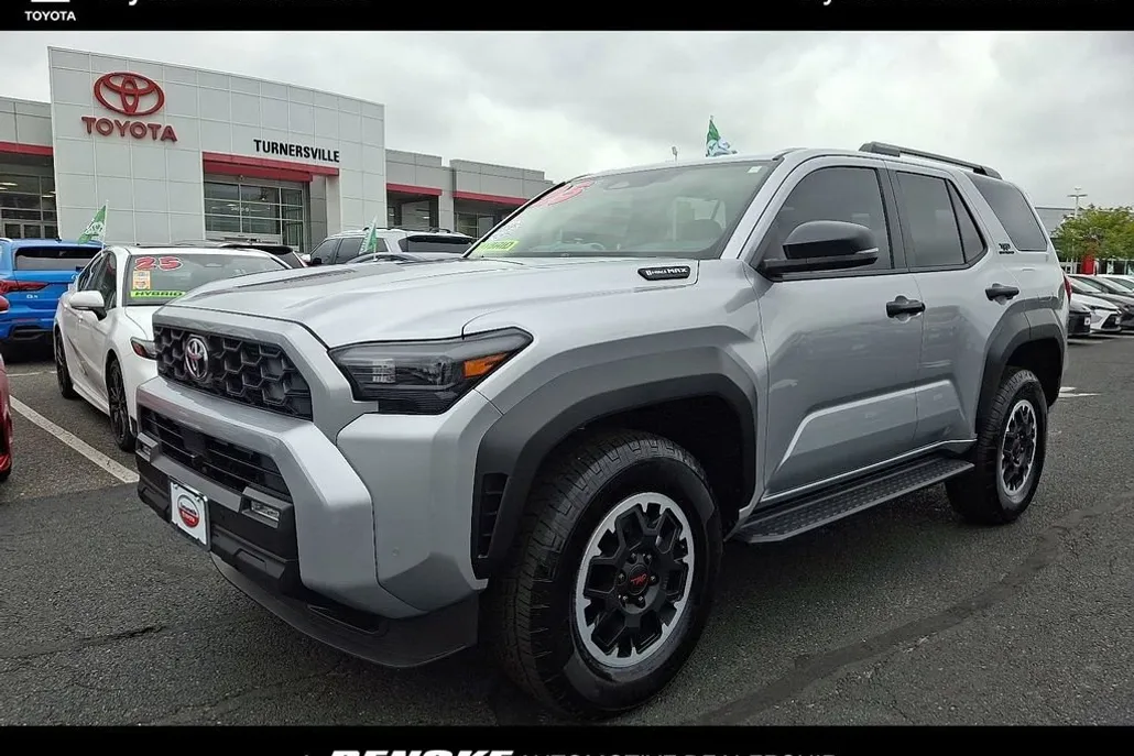 2025 Toyota 4Runner TRD Off-Road photo 1