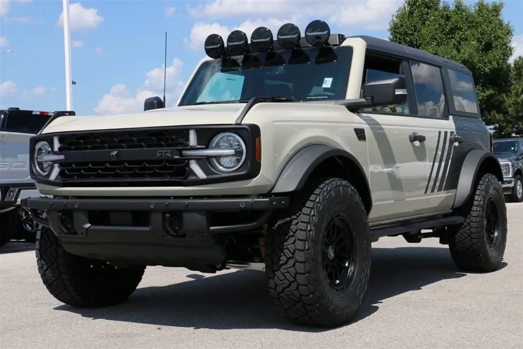 2025 Ford Bronco Badlands photo 1