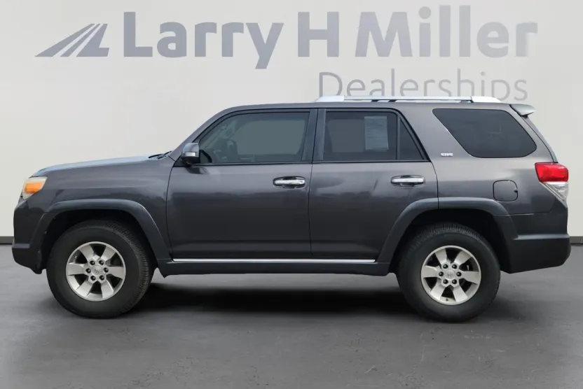 2013 Toyota 4Runner SR5 photo 1