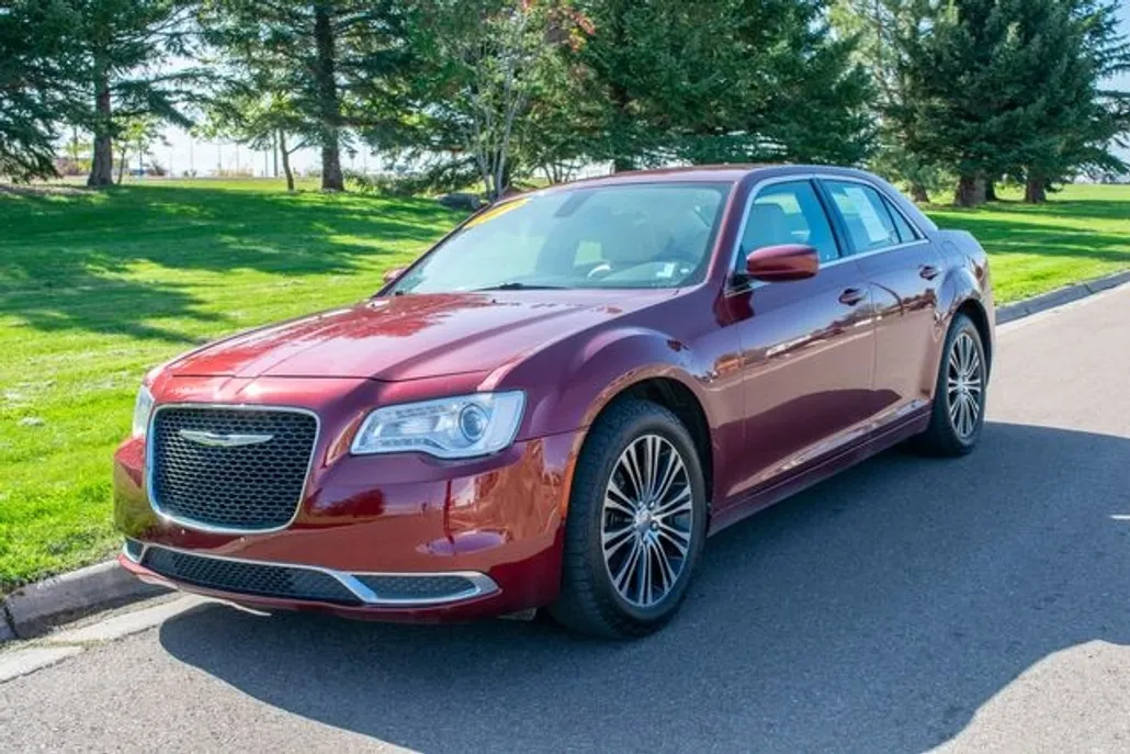 2017 Chrysler 300 Limited photo 1