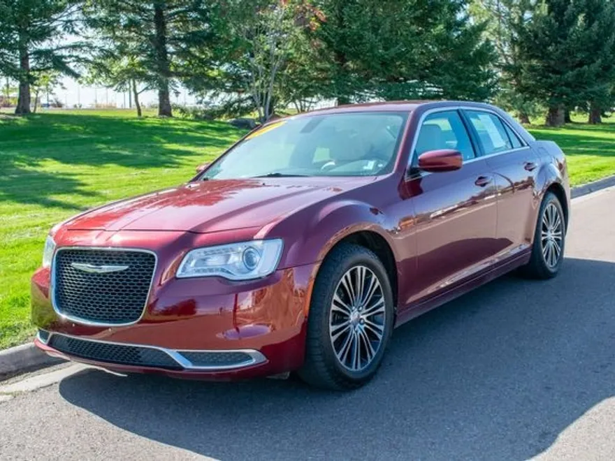 2017 Chrysler 300 Limited photo 1