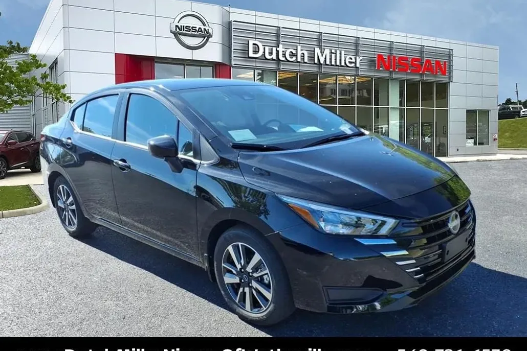 2025 Nissan Versa SV photo 1
