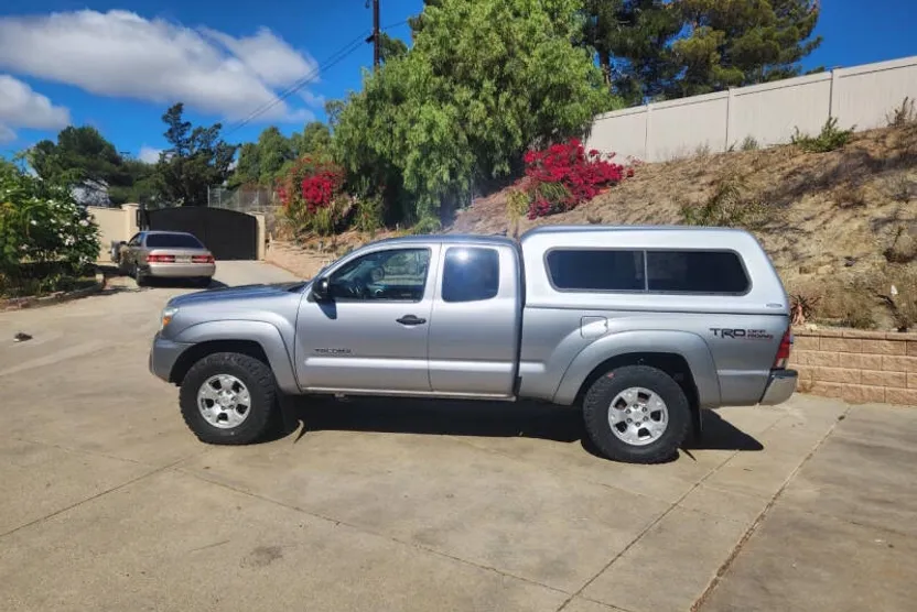 2015 Toyota Tacoma TRD V6 4x4 Access Cab photo 1