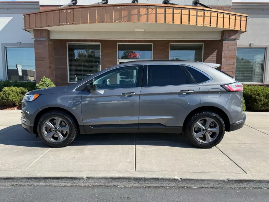2022 Ford Edge SEL photo 1