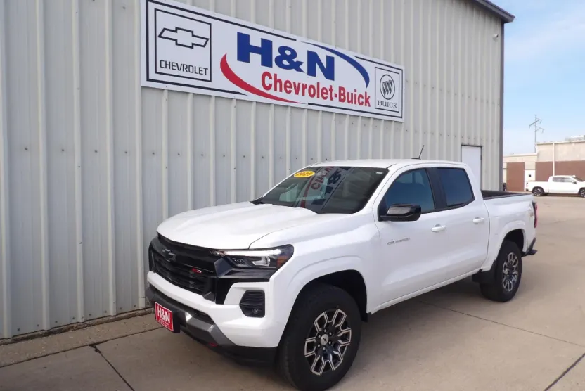 2025 Chevrolet Colorado Z71 photo 1
