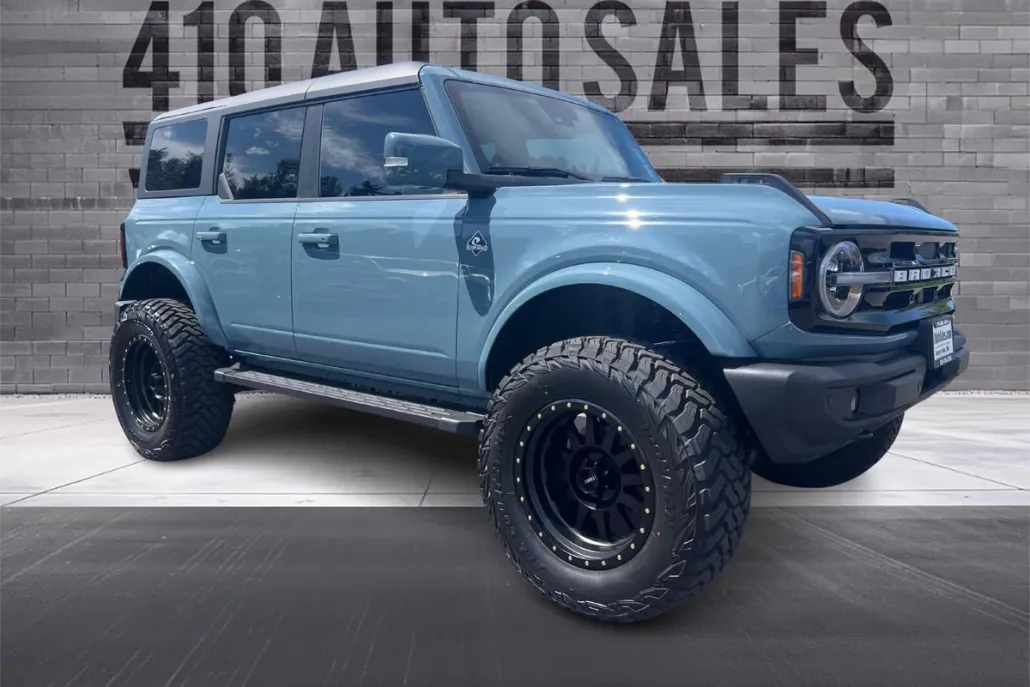 2022 Ford Bronco Outer Banks photo 1