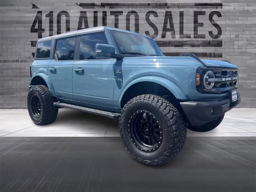 2022 Ford Bronco Outer Banks photo 1