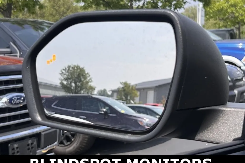 2022 Ford Explorer XLT photo 1