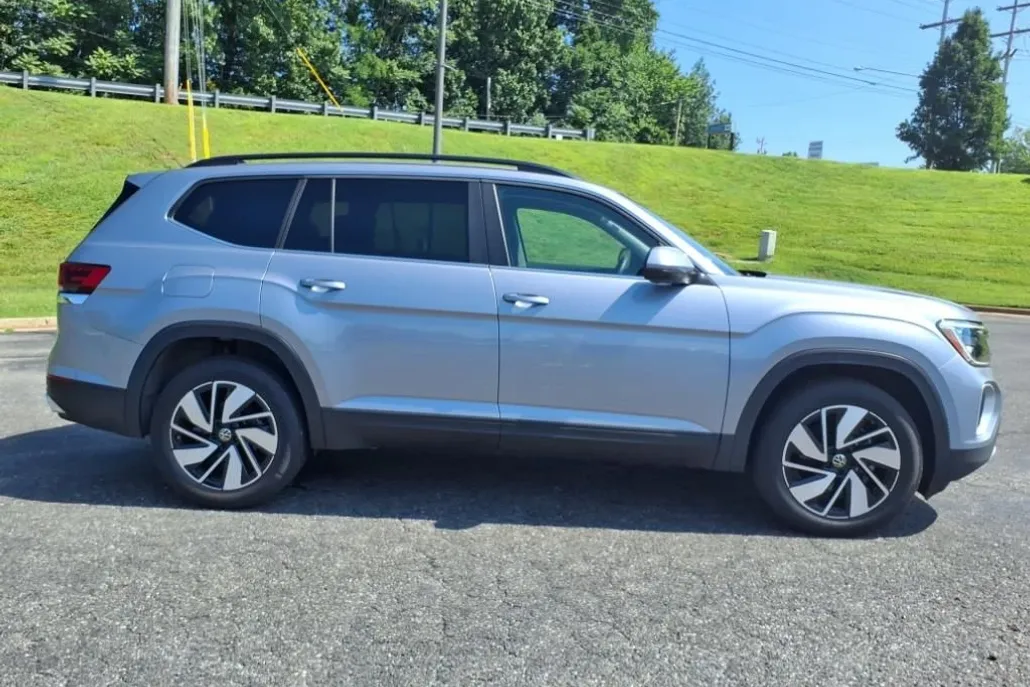 2025 Volkswagen Atlas SE Technology photo 1