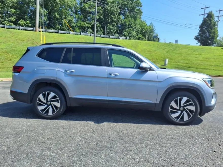 2025 Volkswagen Atlas SE Technology photo 1