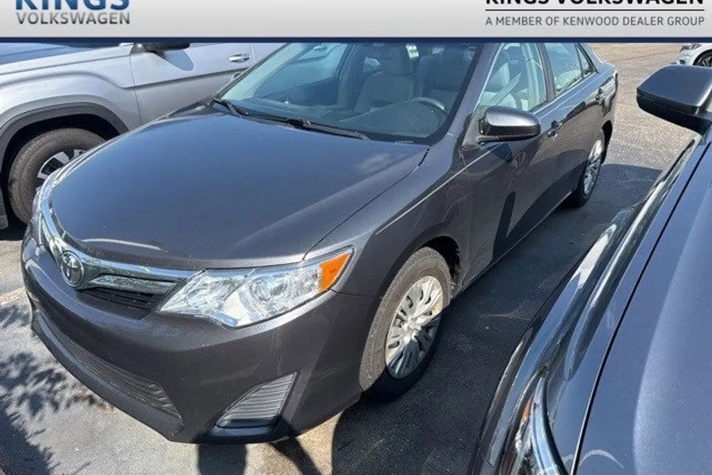 2012 Toyota Camry LE photo 1