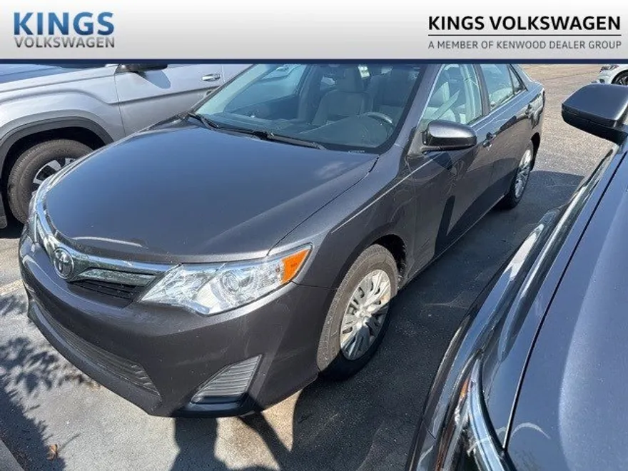 2012 Toyota Camry LE photo 1