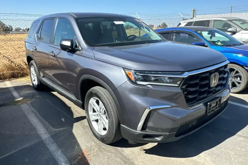2023 Honda Pilot LX photo 1