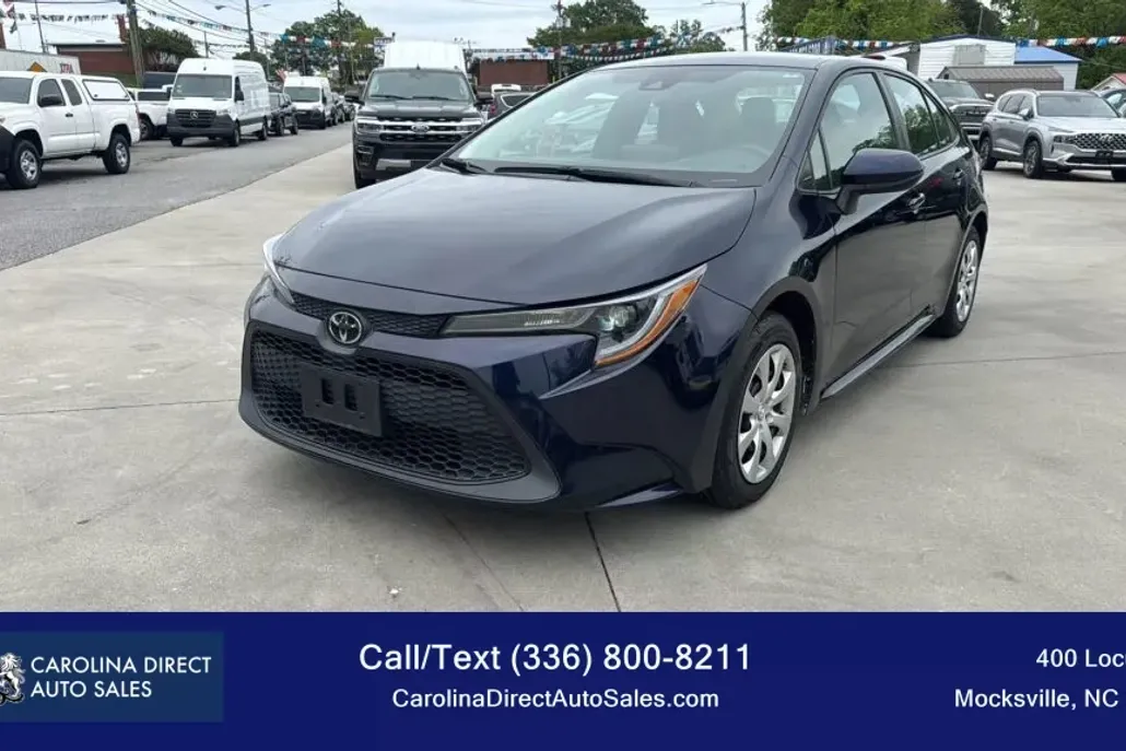 2022 Toyota Corolla LE photo 1