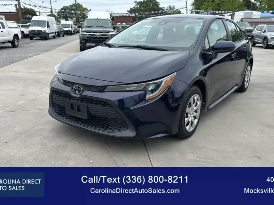2022 Toyota Corolla LE photo 1