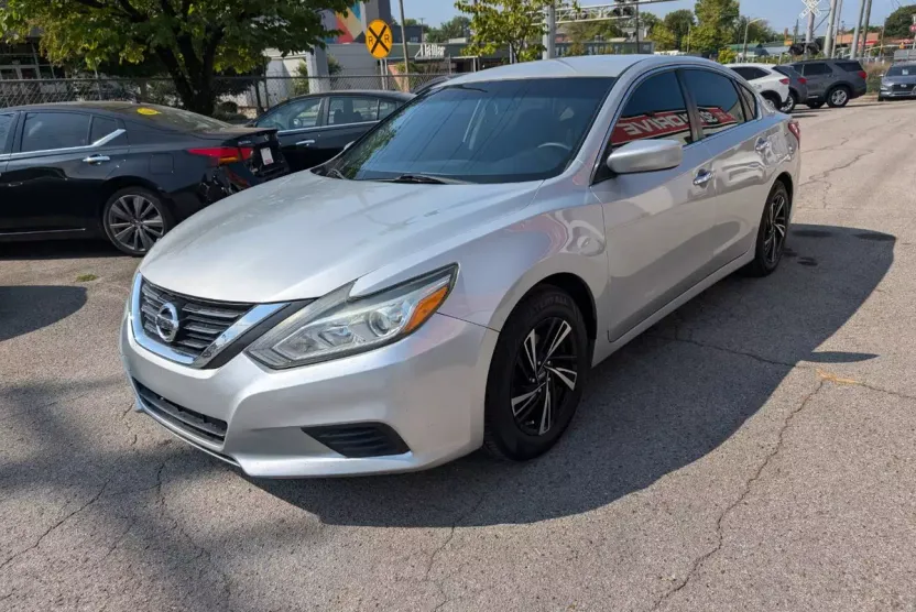 2017 Nissan Altima 2.5 S photo 1