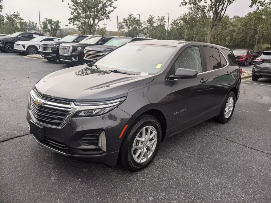 2022 Chevrolet Equinox LT photo 1