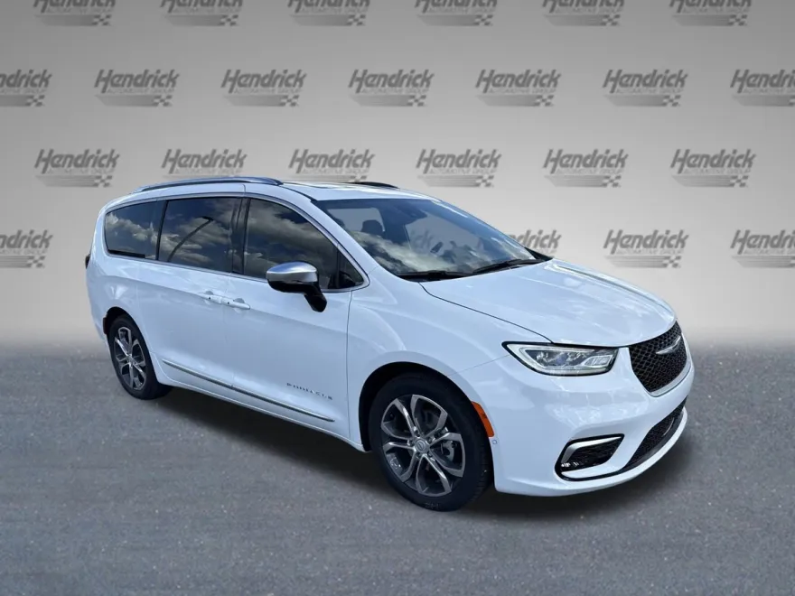 2026 Chrysler Pacifica Pinnacle photo 1