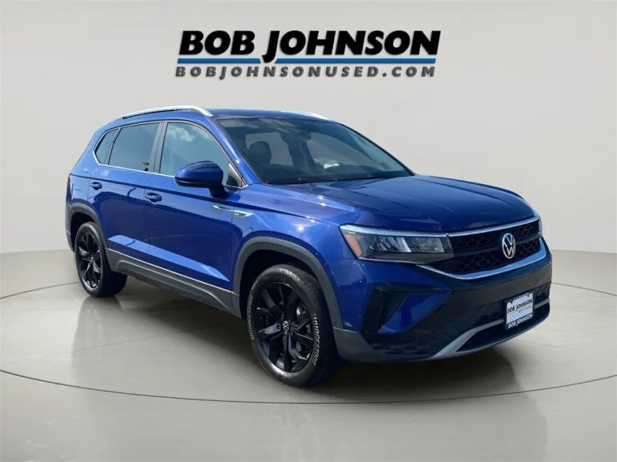 2022 Volkswagen Taos SE photo 1